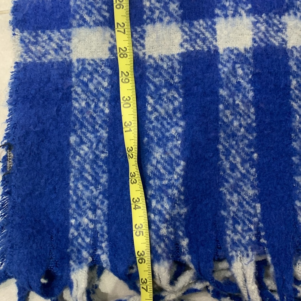 NWT🌺Beautiful Soft Large Wool Acrylic Blend Scarf - Picture 9 of 9